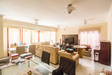 Casa de condomínio para alugar com 310m², 3 quartos e 6 vagasSala de Jantar