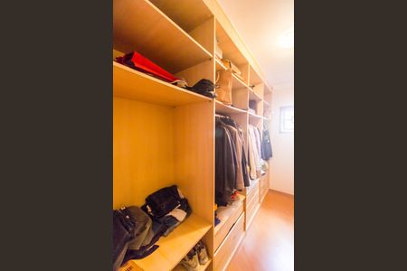 Casa de condomínio para alugar com 310m², 3 quartos e 6 vagasCloset da suíte 1