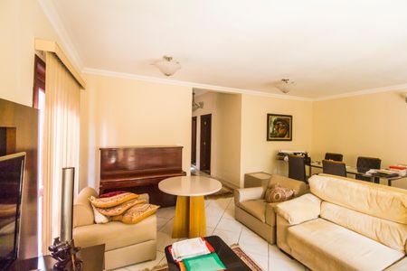 Casa de condomínio para alugar com 310m², 3 quartos e 6 vagasSala de TV