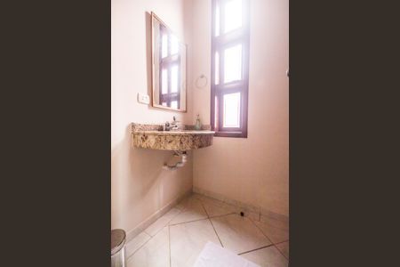 Casa de condomínio para alugar com 310m², 3 quartos e 6 vagasLavabo