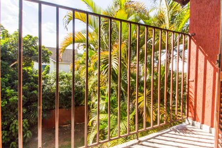 Casa de condomínio para alugar com 310m², 3 quartos e 6 vagasVaranda