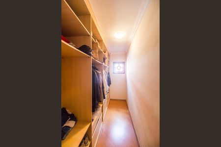 Casa de condomínio para alugar com 310m², 3 quartos e 6 vagasCloset da suíte 1