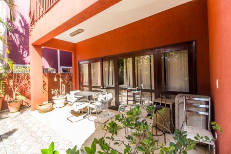 Casa de condomínio para alugar com 310m², 3 quartos e 6 vagasVaranda