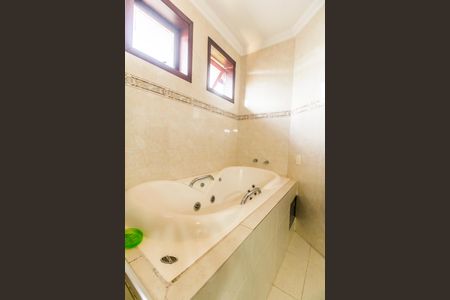 Casa de condomínio para alugar com 310m², 3 quartos e 6 vagasBanheiro da Suíte