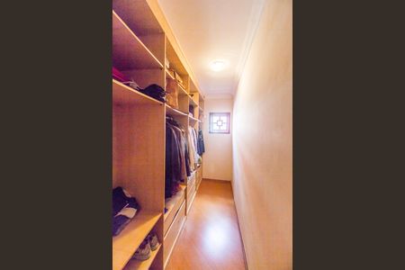 Casa de condomínio para alugar com 310m², 3 quartos e 6 vagasCloset da suíte 1