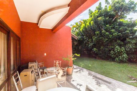 Casa de condomínio para alugar com 310m², 3 quartos e 6 vagasVaranda