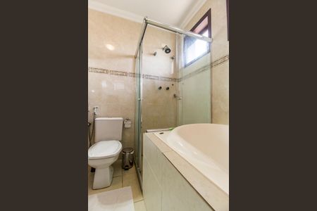 Casa de condomínio para alugar com 310m², 3 quartos e 6 vagasBanheiro da Suíte