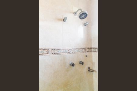 Casa de condomínio para alugar com 310m², 3 quartos e 6 vagasBanheiro da Suíte