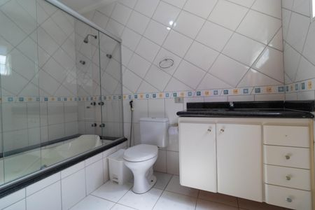 Casa à venda com 250m², 3 quartos e 3 vagasBanheiro da Suíte