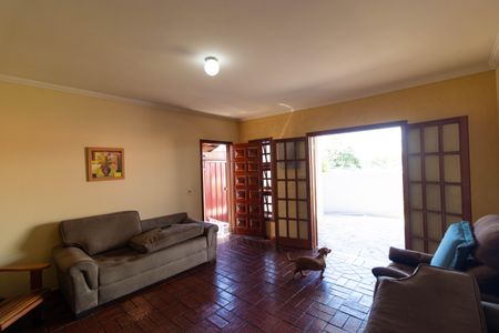 Casa à venda com 250m², 3 quartos e 3 vagasSalas