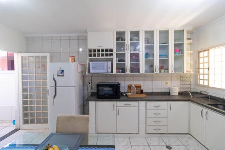 Casa à venda com 250m², 3 quartos e 3 vagasCozinha