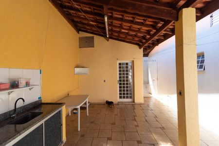 Casa à venda com 250m², 3 quartos e 3 vagasChurrasqueira