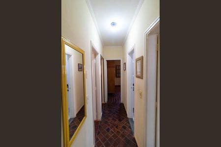 Casa à venda com 250m², 3 quartos e 3 vagasCorredor