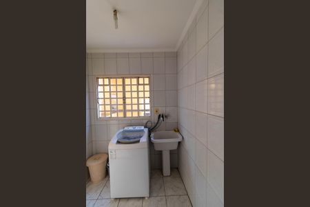 Casa à venda com 250m², 3 quartos e 3 vagasÁrea de Serviço