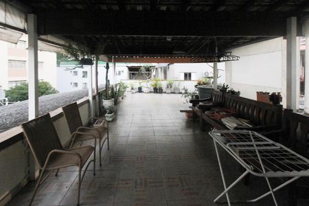 Casa à venda com 172m², 4 quartos e 1 vaga Casa à venda com 172m², 4 quartos e 1 vagaTerraço