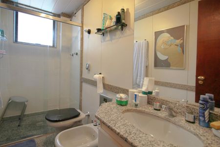 Apartamento à venda com 100m², 3 quartos e 2 vagasBanheiro da Suíte