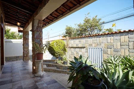 Casa à venda com 175m², 3 quartos e 3 vagasQuintal