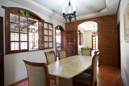 Casa à venda com 175m², 3 quartos e 3 vagasSala