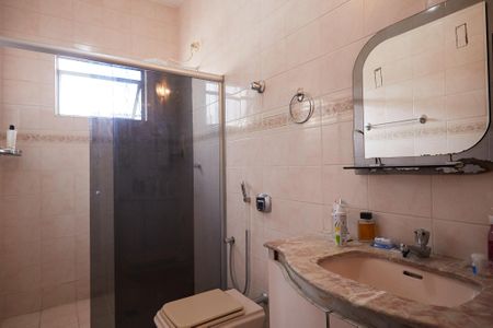 Casa à venda com 175m², 3 quartos e 3 vagasBanheiro do Quarto 1