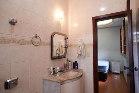 Casa à venda com 175m², 3 quartos e 3 vagasBanheiro do Quarto 1