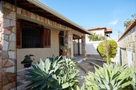Casa à venda com 175m², 3 quartos e 3 vagasQuintal