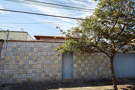 Casa à venda com 175m², 3 quartos e 3 vagasFachada