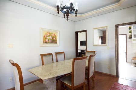 Casa à venda com 175m², 3 quartos e 3 vagasSala