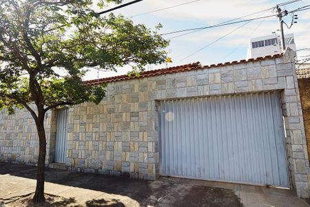 Casa à venda com 175m², 3 quartos e 3 vagasFachada