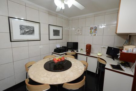 Casa à venda com 220m², 3 quartos e 2 vagasCopa