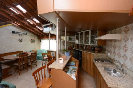 Casa à venda com 220m², 3 quartos e 2 vagasVaranda gourmet