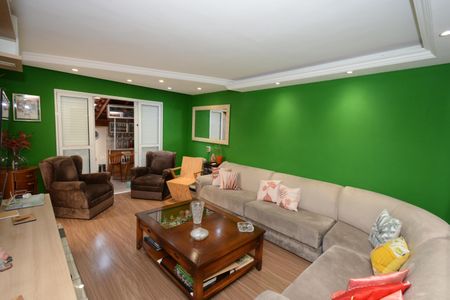 Casa à venda com 220m², 3 quartos e 2 vagasSala