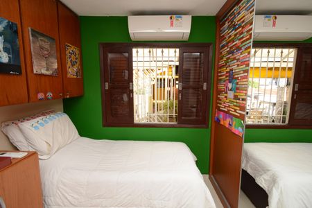 Casa à venda com 220m², 3 quartos e 2 vagasQuarto 3