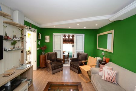 Casa à venda com 220m², 3 quartos e 2 vagasSala