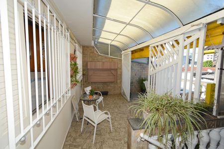 Casa à venda com 220m², 3 quartos e 2 vagasTerraço