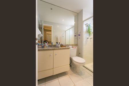Apartamento à venda com 107m², 2 quartos e 2 vagasBanheiro da Suíte 1