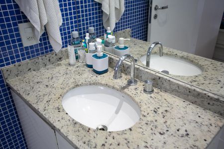 Apartamento à venda com 107m², 2 quartos e 2 vagasBanheiro da Suíte 2