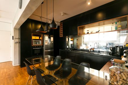 Apartamento à venda com 107m², 2 quartos e 2 vagasCozinha