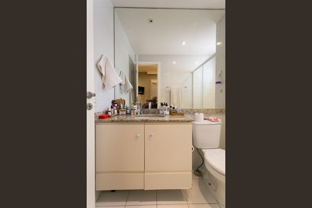 Apartamento à venda com 107m², 2 quartos e 2 vagasBanheiro da Suíte 1