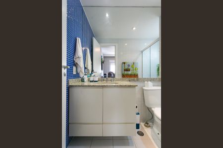 Apartamento à venda com 107m², 2 quartos e 2 vagasBanheiro da Suíte 2