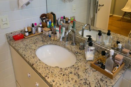 Apartamento à venda com 107m², 2 quartos e 2 vagasBanheiro da Suíte 1