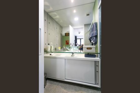 Apartamento à venda com 70m², 1 quarto e 2 vagasBanheiro da Suíte