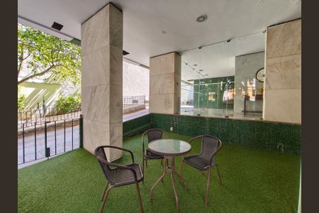 Apartamento à venda com 90m², 2 quartos e 1 vagaFachada e portaria