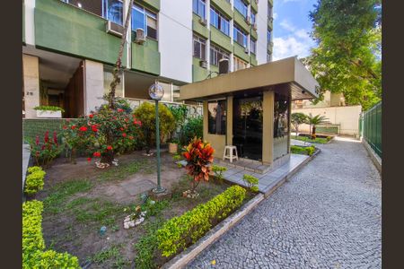 Apartamento à venda com 90m², 2 quartos e 1 vagaFachada e portaria