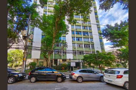 Apartamento à venda com 90m², 2 quartos e 1 vagaFachada e portaria