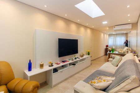 Casa à venda com 350m², 6 quartos e 8 vagasSala