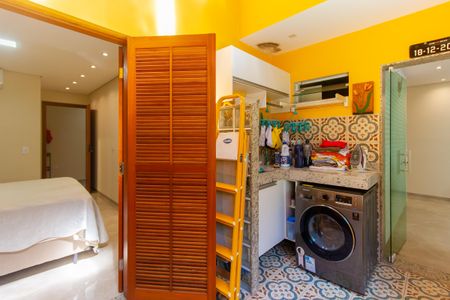 Casa à venda com 350m², 6 quartos e 8 vagasÁrea de Serviço