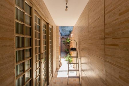 Casa à venda com 350m², 6 quartos e 8 vagasCorredor Lateral