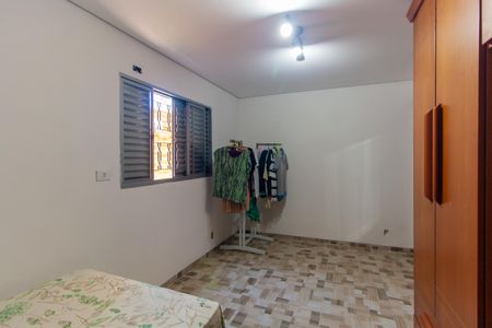 Casa à venda com 350m², 6 quartos e 8 vagasQuarto 2