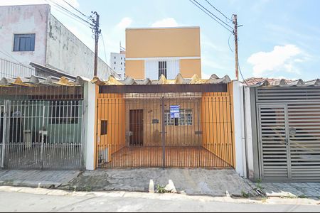 Casa para alugar com 125m², 2 quartos e 2 vagas Casa para alugar com 125m², 2 quartos e 2 vagasFachada