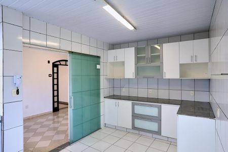 Casa à venda com 300m², 3 quartos e 2 vagasCozinha e Área de Serviço